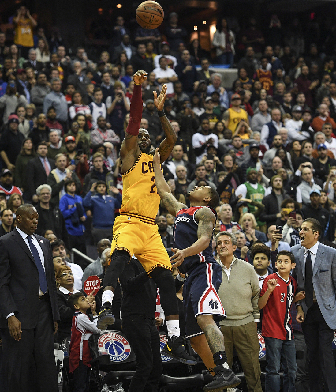 富联娱乐注册-凯尔特人在比赛中受伤退赛,浓眉主帅表示担忧