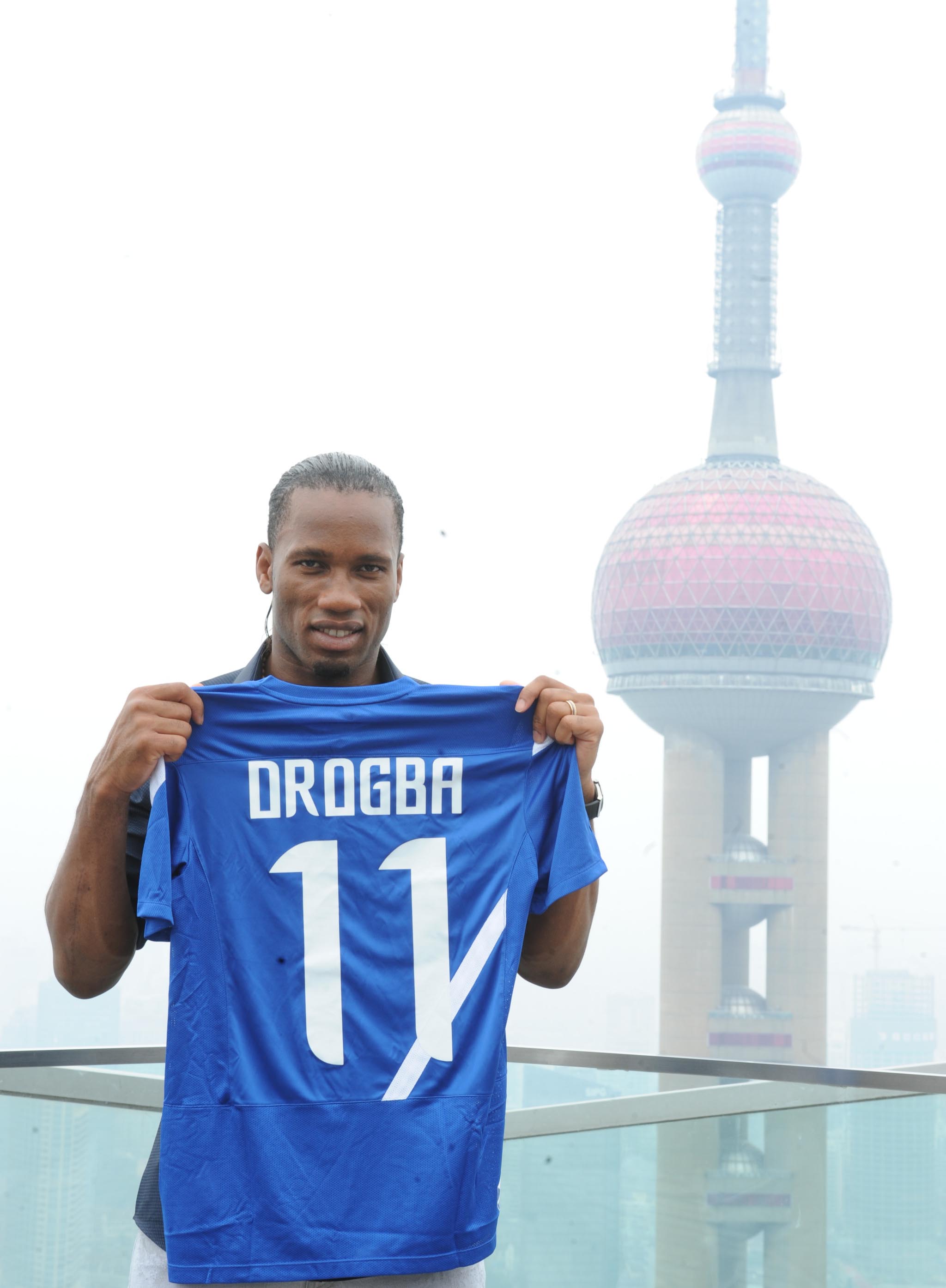 富联娱乐登录-德罗巴重返赛场,表现优异首场状态出色,巴塞罗那观众沸腾!的简单介绍